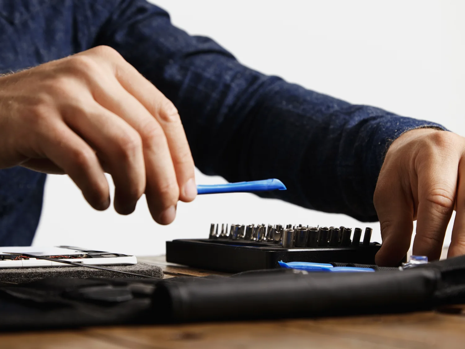 عیب‌یابی ساده یا تعمیر تخصصی تلویزیون ایکس‌ویژن؟ انتخاب درست بر اساس نوع خرابی
